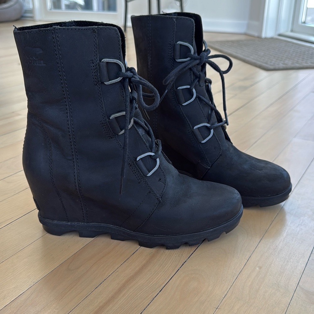 SOREL Joan Of Arctic Leather Wedge Mid Winter Ankle Boots in Black
